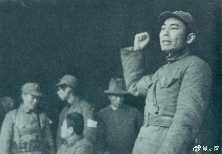 1939年2月23日，周恩來到皖南新四軍軍部，傳達(dá)中央關(guān)于新四軍向北向敵后發(fā)展的方針。