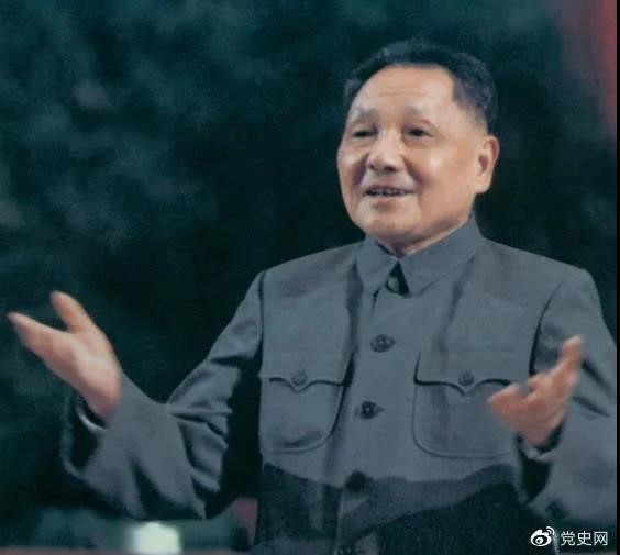 在1978年2月24日至3月8日召開的全國政協(xié)五屆一次會議上，鄧小平當(dāng)選為全國政協(xié)主席。