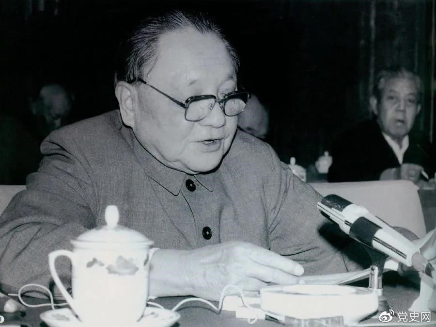 1985年3月7日，鄧小平在全國科技工作會議上發(fā)表講話。