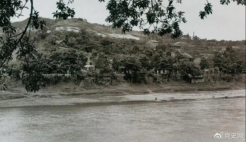 1935年3月16日至17日，紅一方面軍三渡赤水的渡口之一——茅臺渡口。