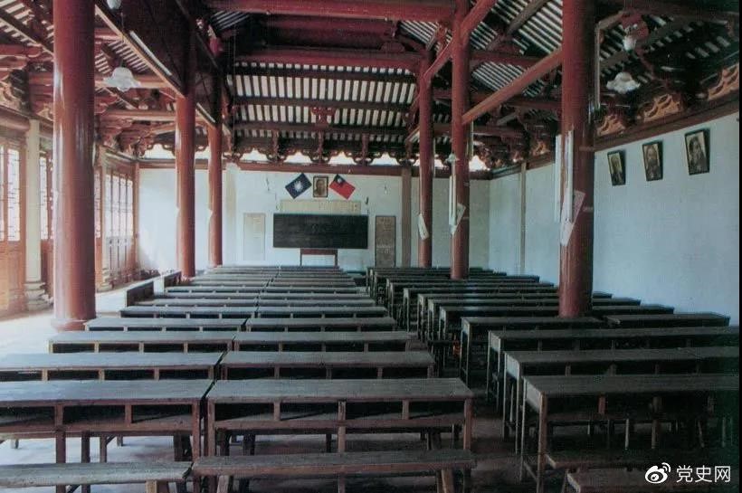 1926年3月，毛澤東任第六屆農(nóng)民運(yùn)動(dòng)講習(xí)所所長(zhǎng)。圖為廣州農(nóng)民運(yùn)動(dòng)講習(xí)所課堂。