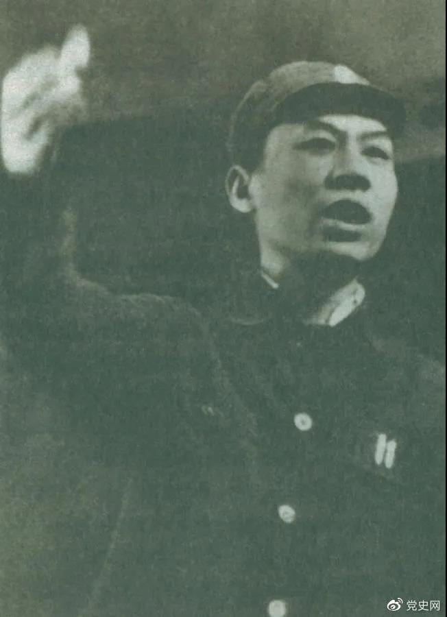 1943年，劉少奇在延安。