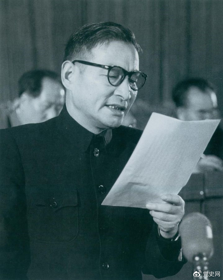 1955年3月21日，陳云在中國共產(chǎn)黨全國代表會議上作關于發(fā)展國民經(jīng)濟的第一個五年計劃的報告。