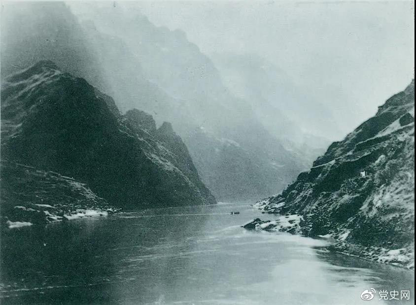 1935年3月中旬，紅軍三渡赤水，再次入川。隨后，又出奇不意地于3月21日四渡赤水，佯攻貴陽，然后又向西北方向急進。圖為赤水河。
