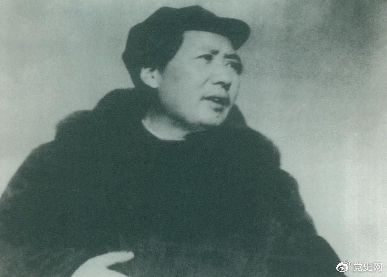 　　1949年3月23日，毛澤東率領(lǐng)中共中央機(jī)關(guān)離開西柏坡前往北平。出發(fā)時(shí)，他對(duì)周恩來說，今天是進(jìn)京的日子，進(jìn)京趕考去。我們決不當(dāng)李自成，我們都希望考個(gè)好成績(jī)。