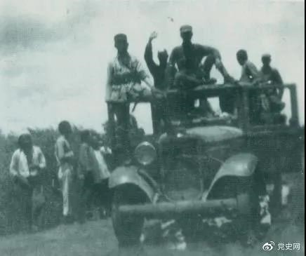1938年3月31日，129師在邯長公路的響堂鋪伏擊日軍，這是在戰(zhàn)斗中繳獲的汽車。