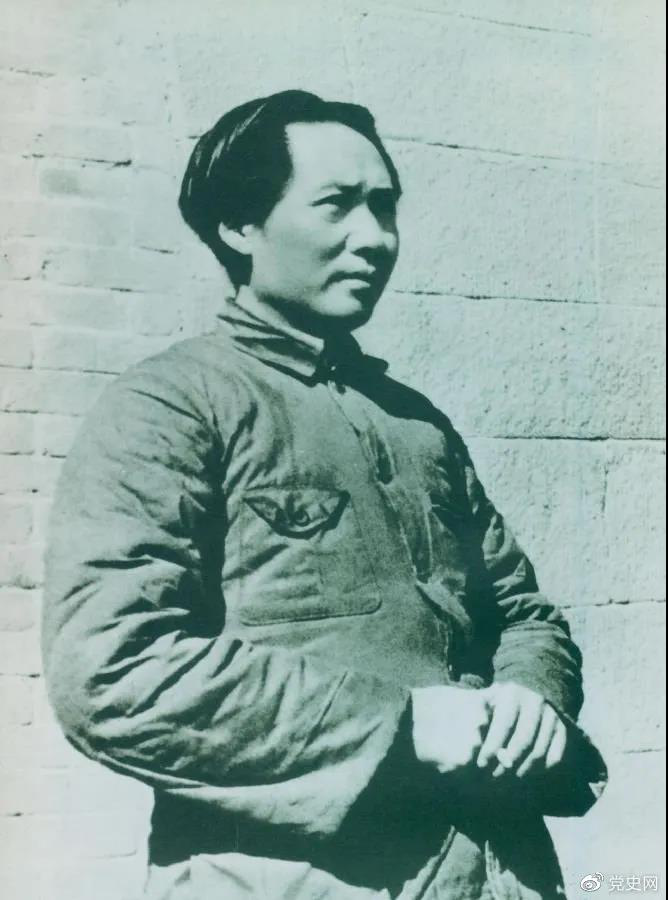 1936年2月至5月，毛澤東、彭德懷率軍進行了東征戰(zhàn)役。圖為指揮東征戰(zhàn)役時的毛澤東。