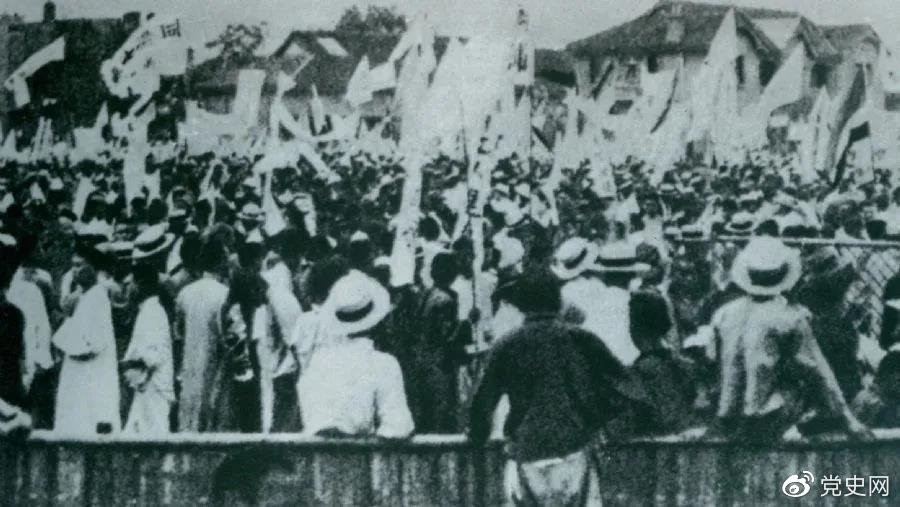 1925年5月30日，上海爆發(fā)了反帝愛國的五卅運動，掀起了全國范圍大革命高潮。