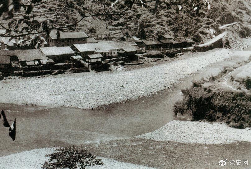　　1935年6月26日，中共中央政治局在四川懋功兩河口召開會議。會議決定紅軍北上創(chuàng)造川陜甘根據(jù)地。圖為兩河口。