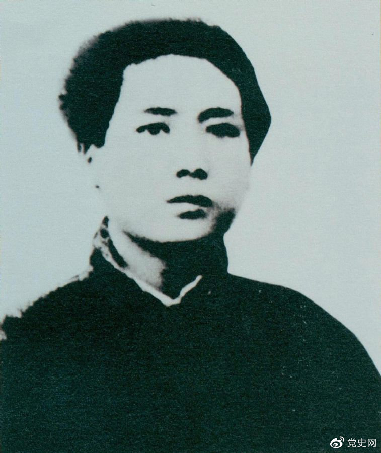 1921年7月，毛澤東赴上海參加中國(guó)共產(chǎn)黨第一次代表大會(huì)，成為黨的創(chuàng)始人之一。