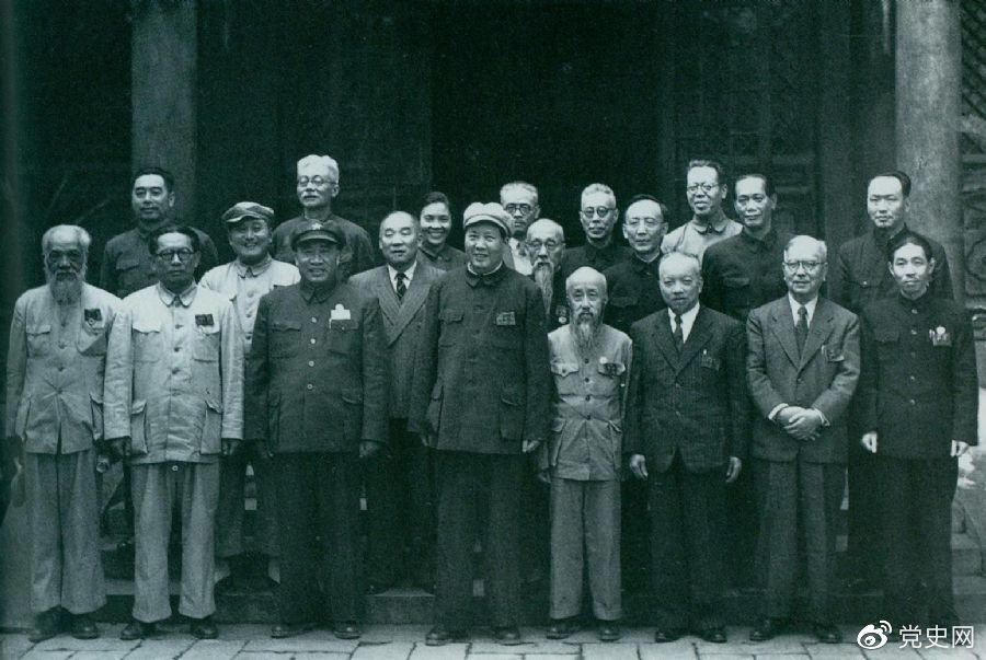 1949年7月5日，新政治協(xié)商會議籌備會常務(wù)委員合影。