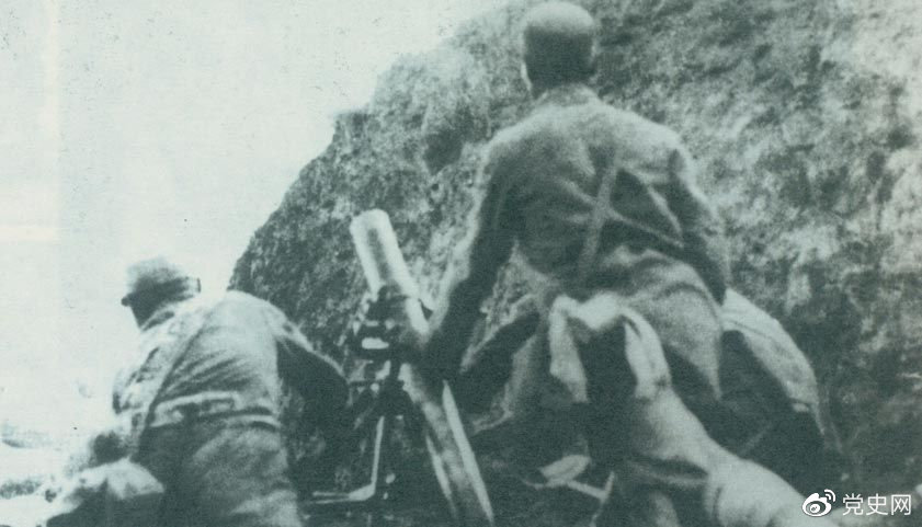1940年8月，八路軍在總司令朱德、副總司令彭德懷的指揮下，向華北敵占交通線和各據(jù)點(diǎn)發(fā)動(dòng)了大規(guī)模進(jìn)攻戰(zhàn)役，即“百團(tuán)大戰(zhàn)”。