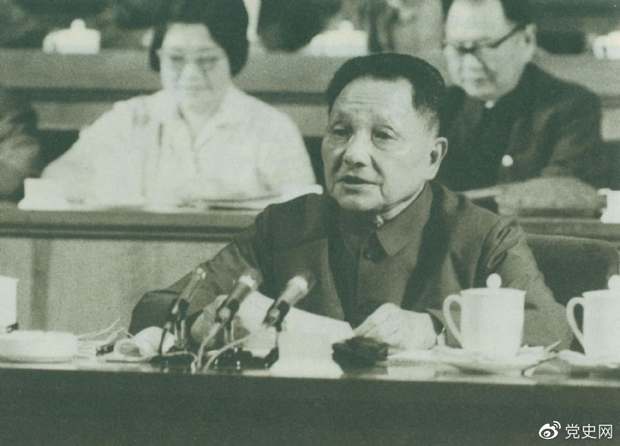 1977年8月18日，鄧小平在中國共產(chǎn)黨第十一次全國代表大會的閉幕會上提出：“一定要恢復(fù)和發(fā)揚(yáng)毛主席為我們黨樹立的實(shí)事求是的優(yōu)良傳統(tǒng)和作風(fēng)?！?/></p><p>1977年8月18日，鄧小平在中國共產(chǎn)黨第十一次全國代表大會的閉幕會上提出：“一定要恢復(fù)和發(fā)揚(yáng)毛主席為我們黨樹立的實(shí)事求是的優(yōu)良傳統(tǒng)和作風(fēng)?！?/p><p><br/></p><p>轉(zhuǎn)載：共產(chǎn)黨員網(wǎng)</p><p><br/></p>
							
							</div><!-- article-con -->






		<div   id=